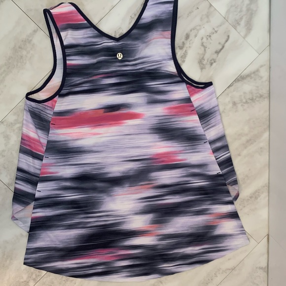 Lululemon Lightweight thin tank top pink/black/white/grey pattern/lilac - Picture 6 of 8